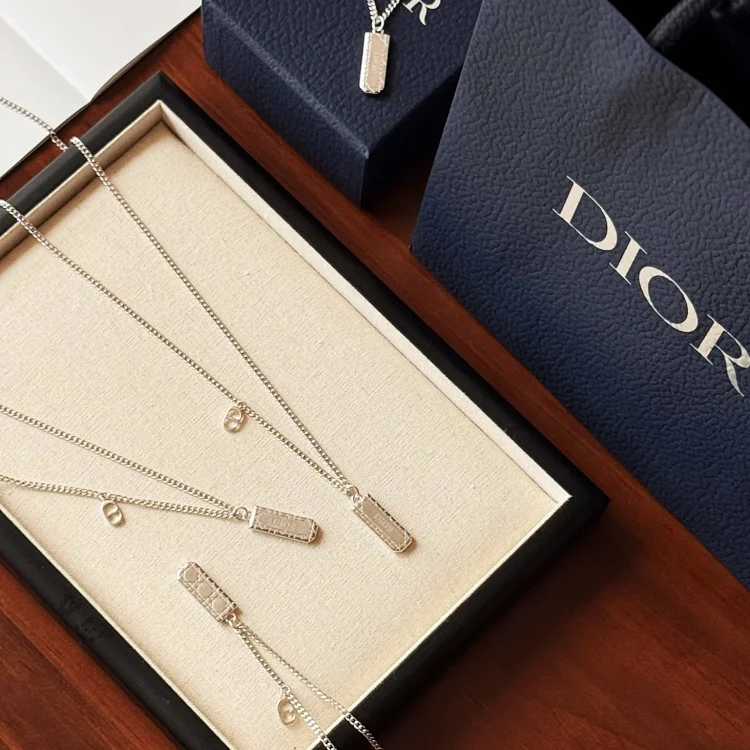 DR Necklace
