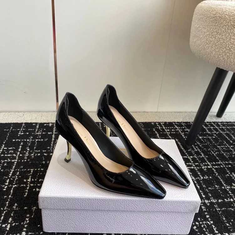 DR High-heeled