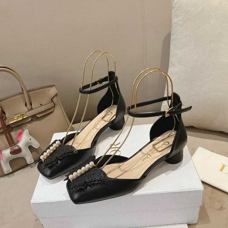 DR Mid-heeled Sandals